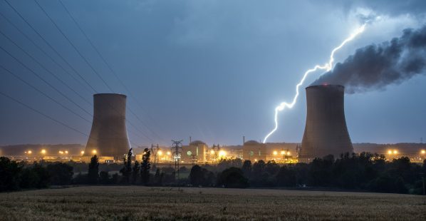 Orage sur la centrale nucleaire de Civaux le 11 juin 2015 Orage sur la centrale nucléaire de Civaux.